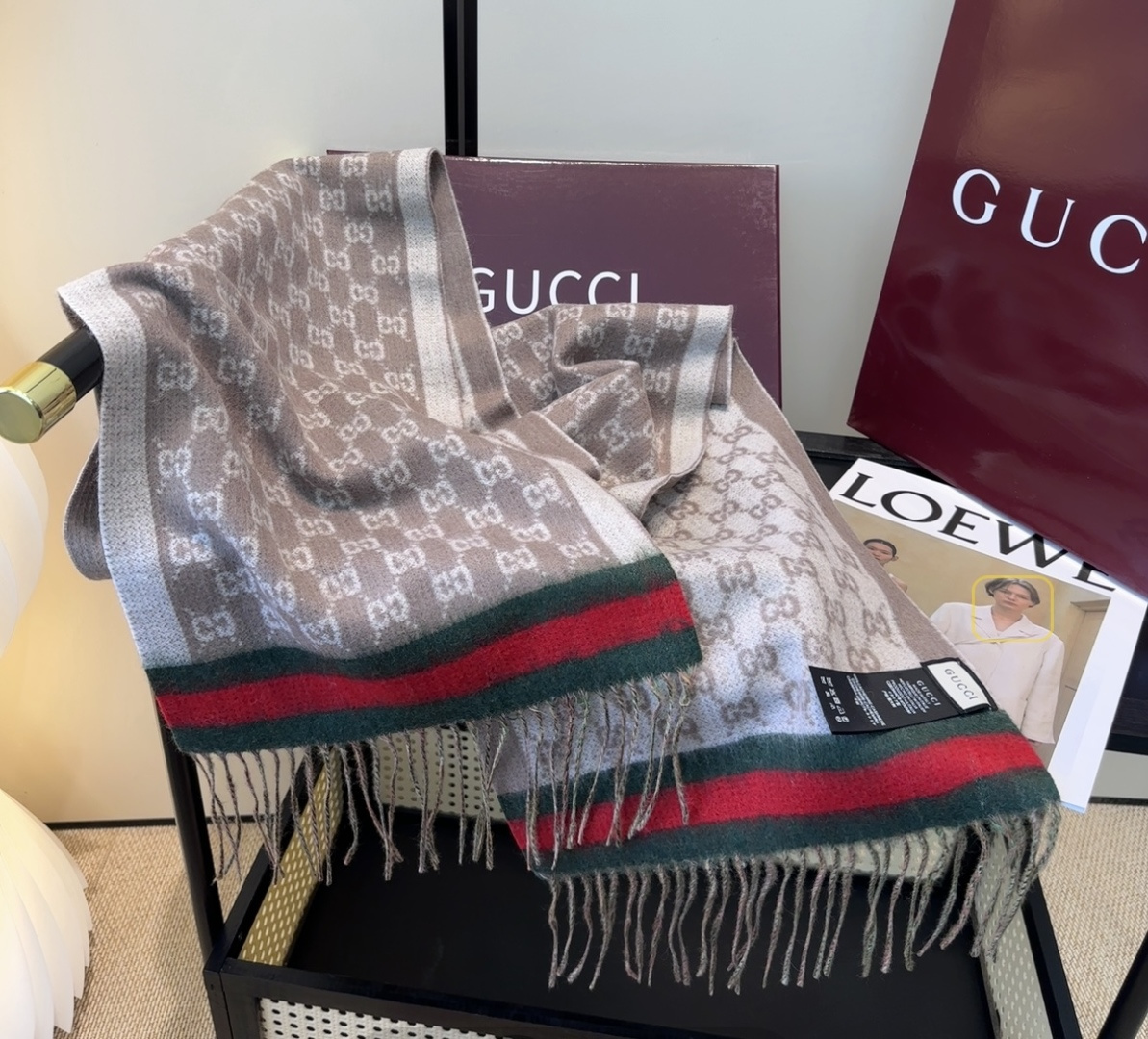 Gucci。原单！重磅推荐！新款围巾！低调的奢侈感。极品柔美精英高手级别的时髦感围巾！这款Gucci羊绒