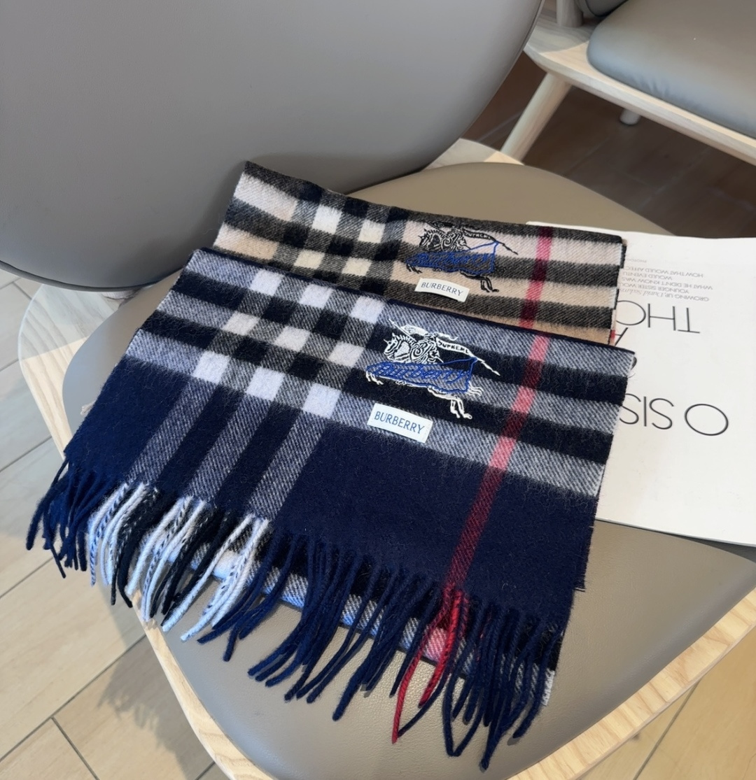 Burberry · 巴宝莉围巾❗️好看的要疯掉了，太有型太有魅力了❗️❗️非常斯文时尚的秋冬单品！真的