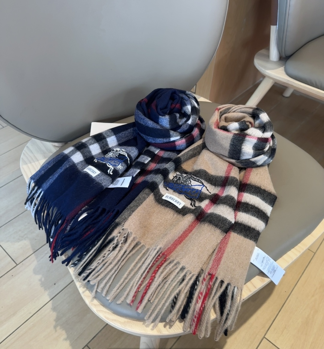 Burberry · 巴宝莉围巾❗️好看的要疯掉了，太有型太有魅力了❗️❗️非常斯文时尚的秋冬单品！真的