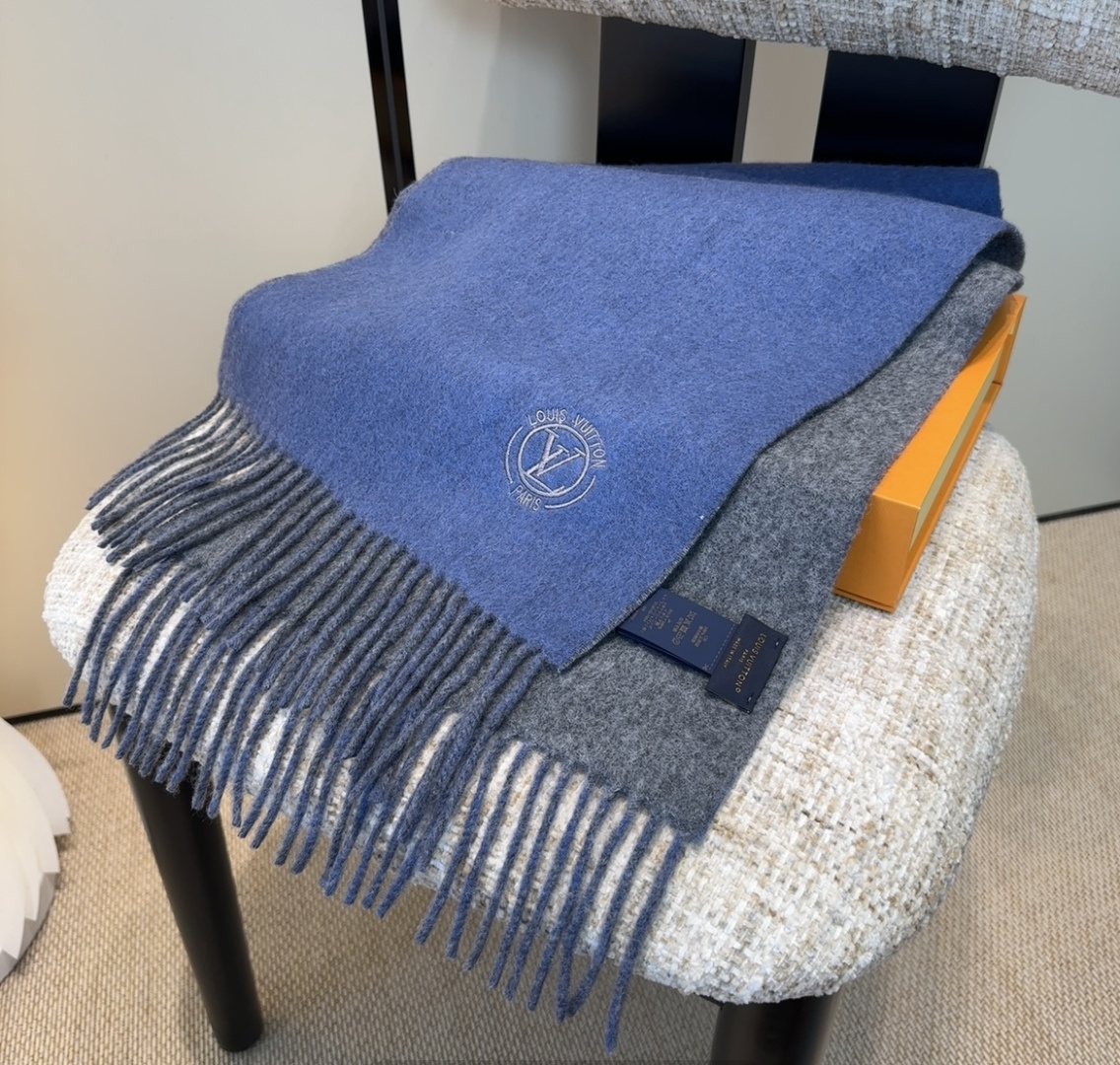 Lv围巾❗️好看的要疯掉了，太有型太有魅力了❗️❗️非常斯文时尚的秋冬单品！真的很喜欢，非常Classi