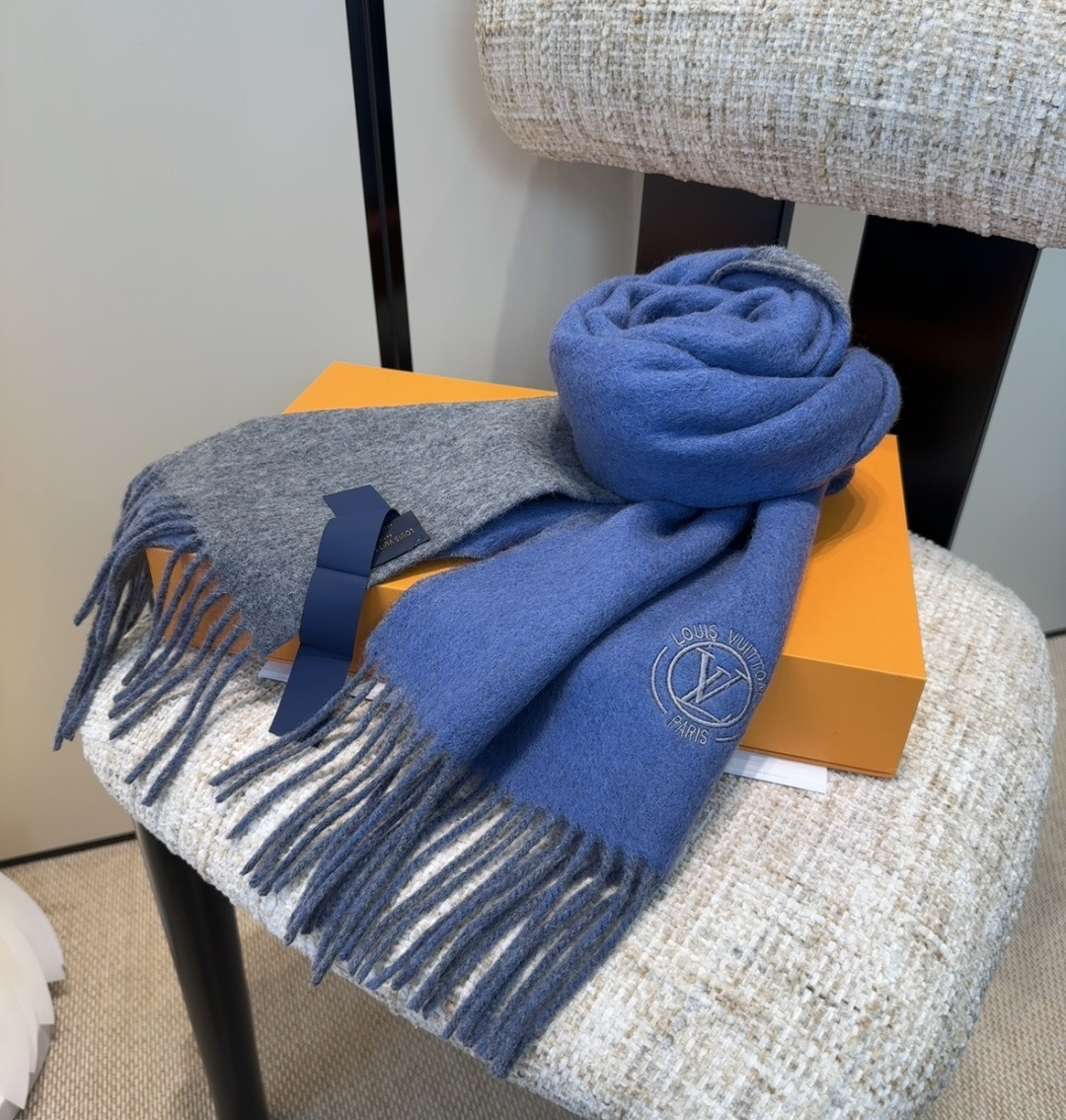 Lv围巾❗️好看的要疯掉了，太有型太有魅力了❗️❗️非常斯文时尚的秋冬单品！真的很喜欢，非常Classi