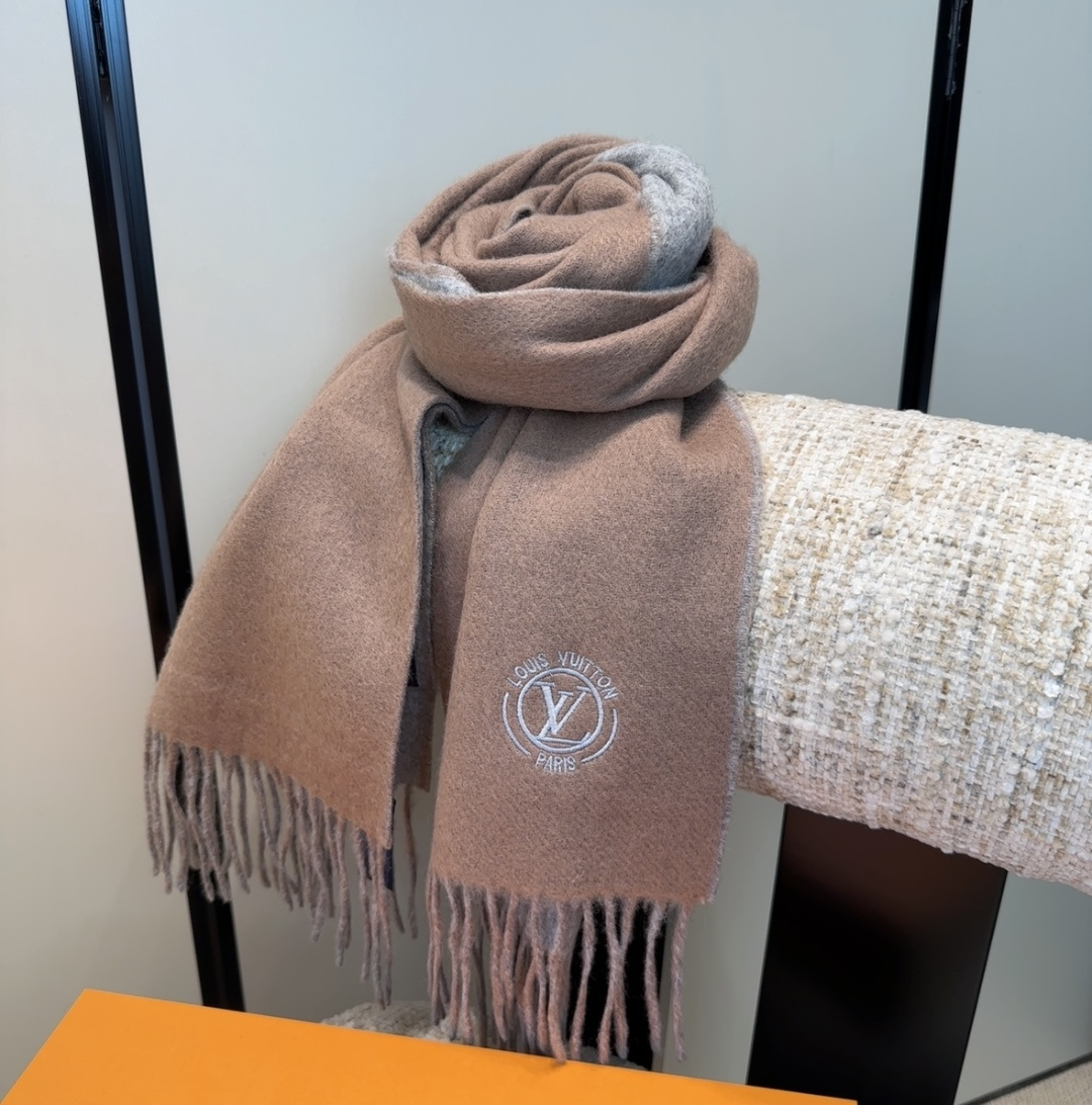 Lv围巾❗️好看的要疯掉了，太有型太有魅力了❗️❗️非常斯文时尚的秋冬单品！真的很喜欢，非常Classi