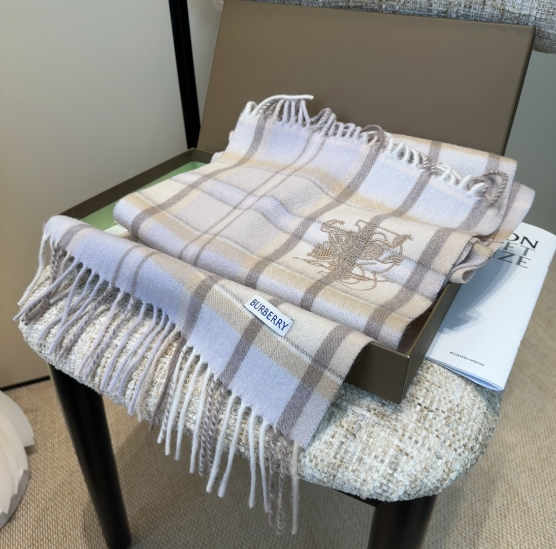 Burberry · 巴宝莉围巾❗️好看的要疯掉了，太有型太有魅力了❗️❗️非常斯文时尚的秋冬单品！真的