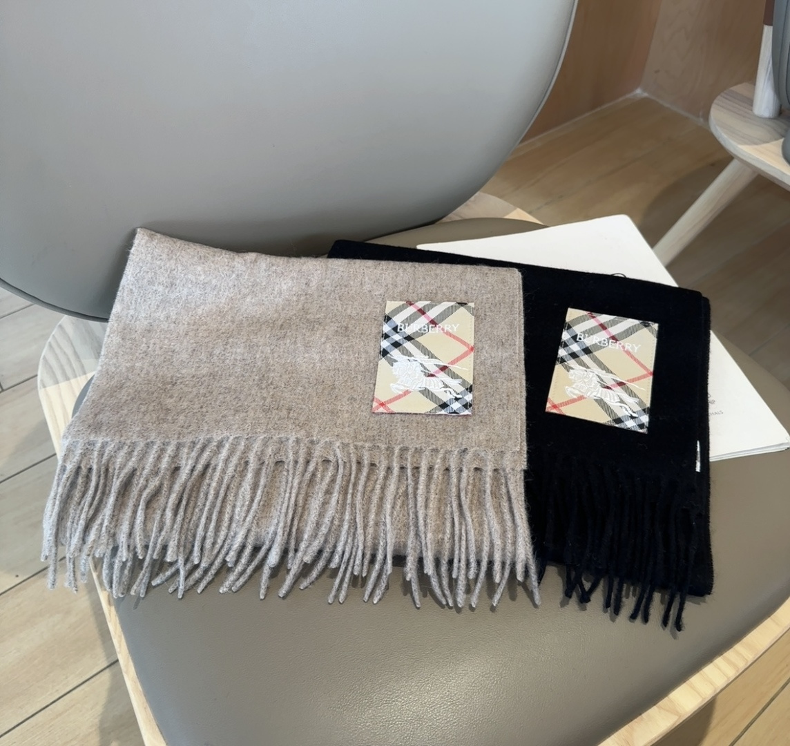 Burberry · 巴宝莉围巾❗️好看的要疯掉了，太有型太有魅力了❗️❗️非常斯文时尚的秋冬单品！真的