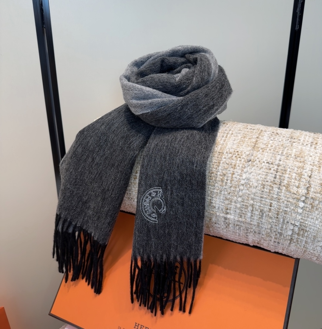 2025年Hermes · 爱马仕，难得一见的温柔配色，低调又不失优雅❗️】重点推荐❗️双边配色，一条围