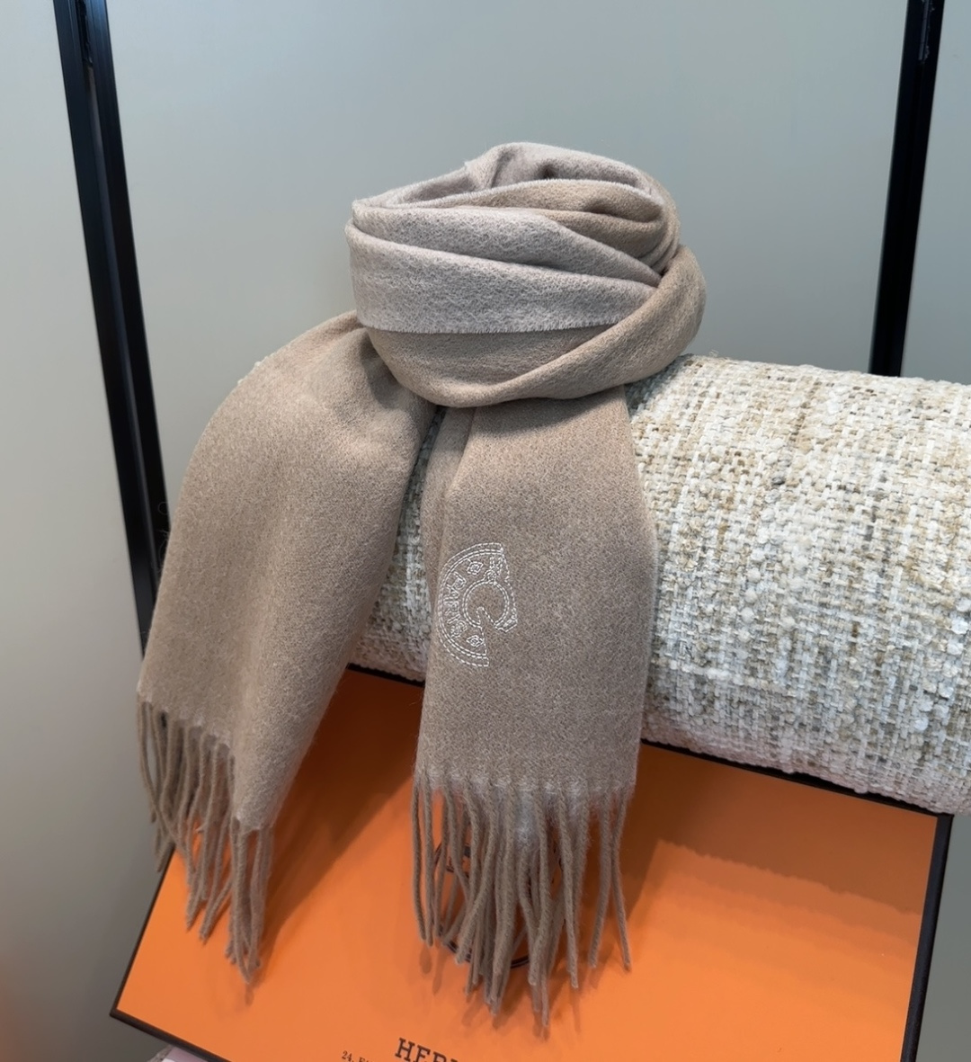 2025年Hermes · 爱马仕，难得一见的温柔配色，低调又不失优雅❗️】重点推荐❗️双边配色，一条围
