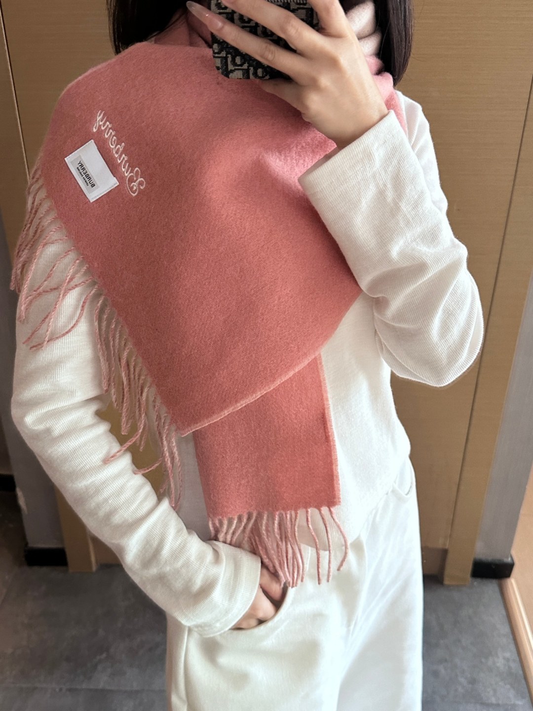 Burberry · 巴宝莉围巾❗️好看的要疯掉了，太有型太有魅力了❗️❗️非常斯文时尚的秋冬单品！真的