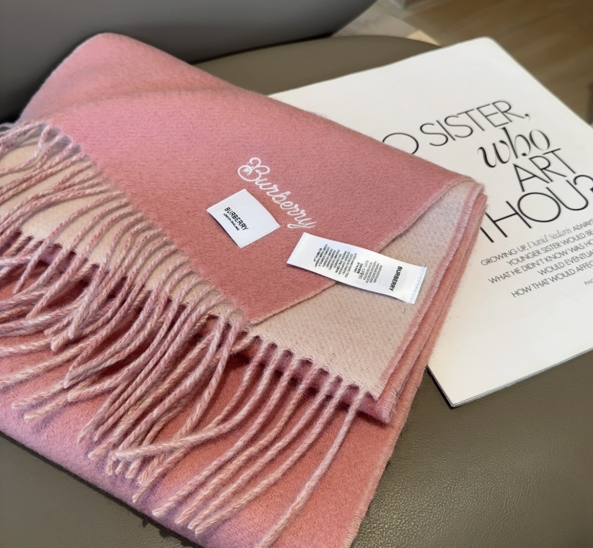 Burberry · 巴宝莉围巾❗️好看的要疯掉了，太有型太有魅力了❗️❗️非常斯文时尚的秋冬单品！真的