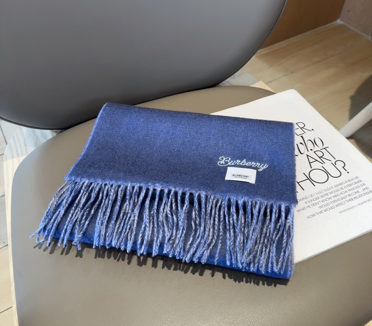 Burberry · 巴宝莉围巾❗️好看的要疯掉了，太有型太有魅力了❗️❗️非常斯文时尚的秋冬单品！真的