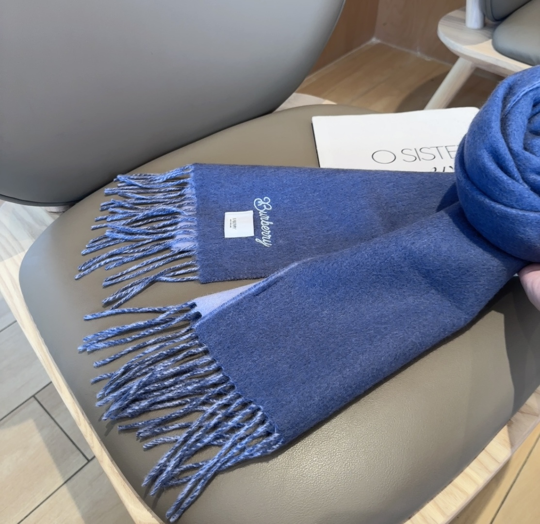 Burberry · 巴宝莉围巾❗️好看的要疯掉了，太有型太有魅力了❗️❗️非常斯文时尚的秋冬单品！真的