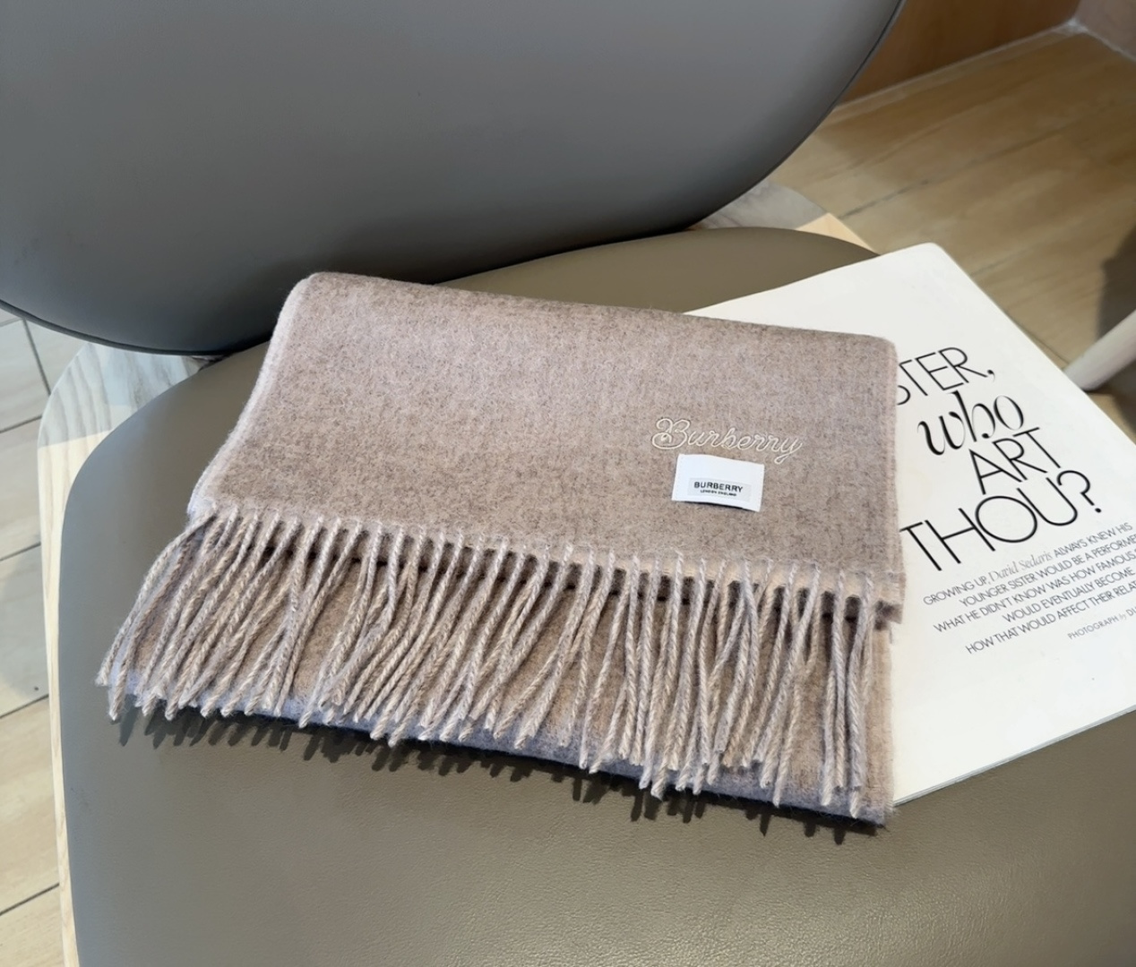 Burberry · 巴宝莉围巾❗️好看的要疯掉了，太有型太有魅力了❗️❗️非常斯文时尚的秋冬单品！真的