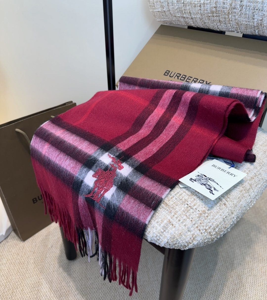 Burberry · 巴宝莉围巾❗️好看的要疯掉了，太有型太有魅力了❗️❗️非常斯文时尚的秋冬单品！真的