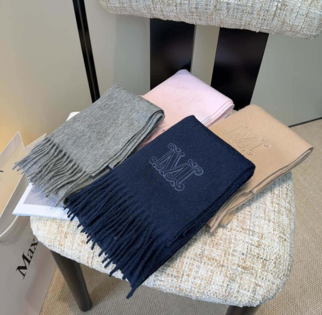 ✨MaxMara经典围巾❗来个硬货.麻溜的安排上.纯正出口❗原订单已经交货一批，其中一批刚过海关，直蹦英