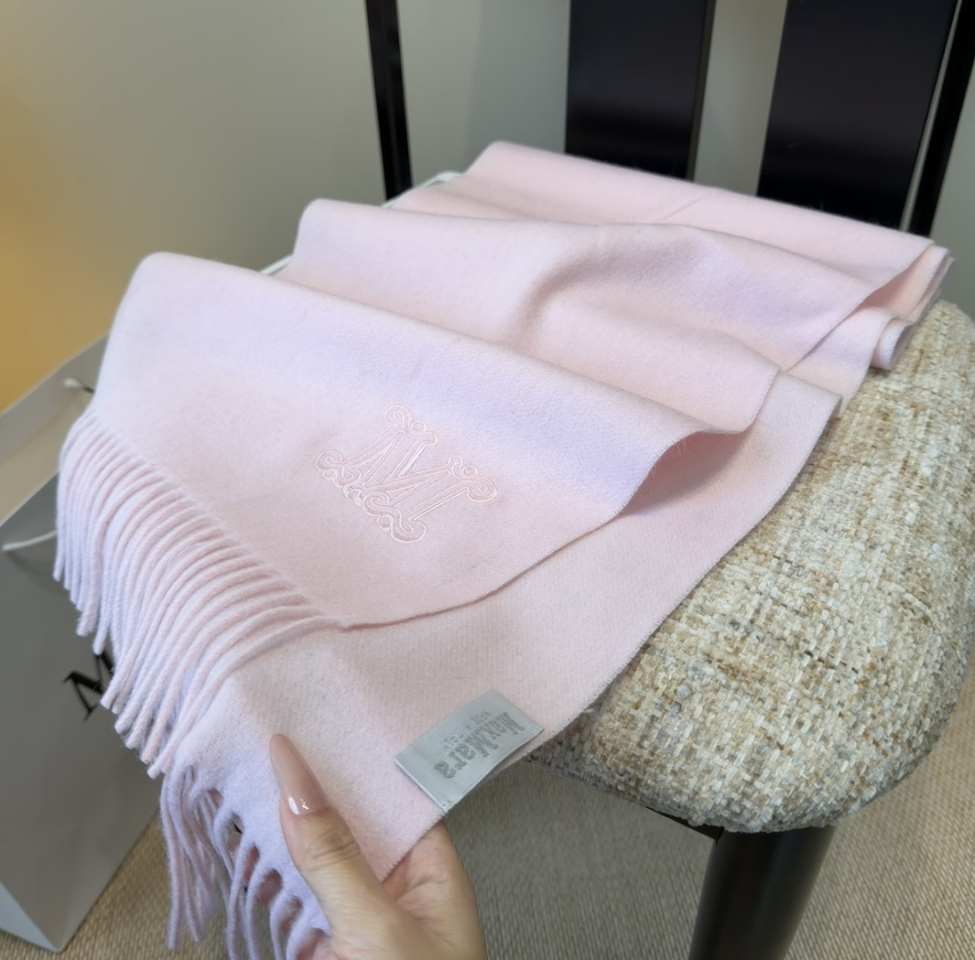 ✨MaxMara经典围巾❗来个硬货.麻溜的安排上.纯正出口❗原订单已经交货一批，其中一批刚过海关，直蹦英