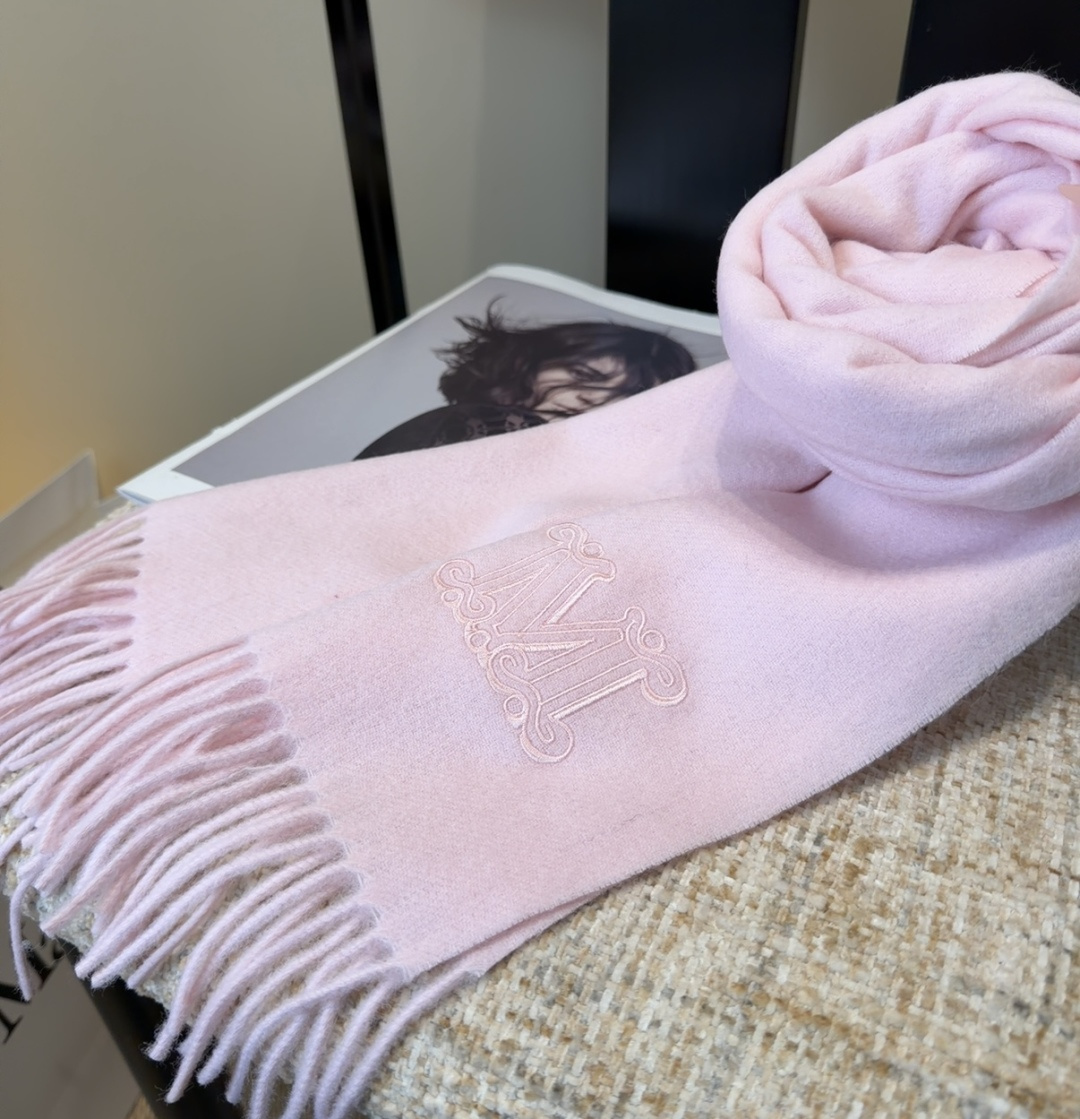 ✨MaxMara经典围巾❗来个硬货.麻溜的安排上.纯正出口❗原订单已经交货一批，其中一批刚过海关，直蹦英