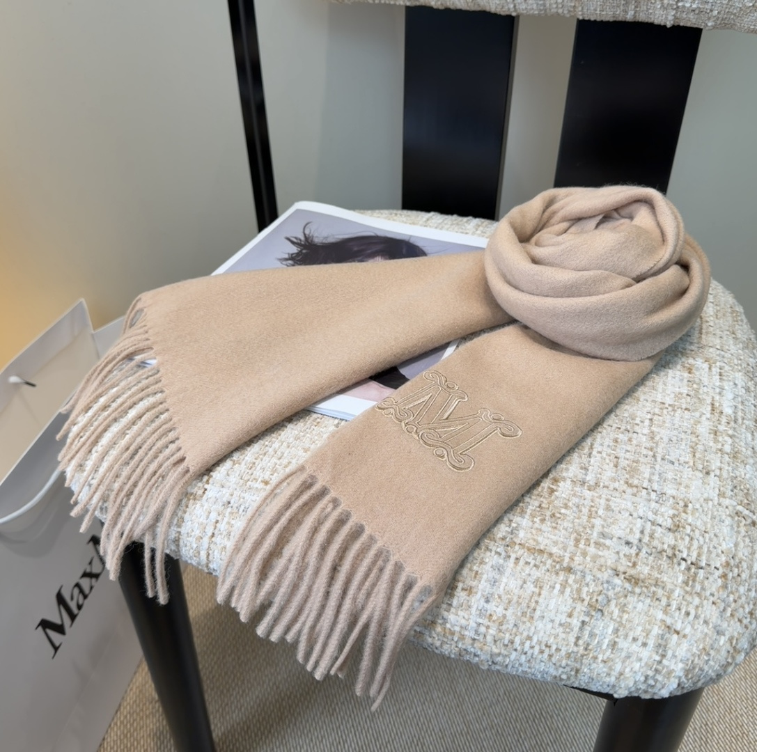 ✨MaxMara经典围巾❗来个硬货.麻溜的安排上.纯正出口❗原订单已经交货一批，其中一批刚过海关，直蹦英