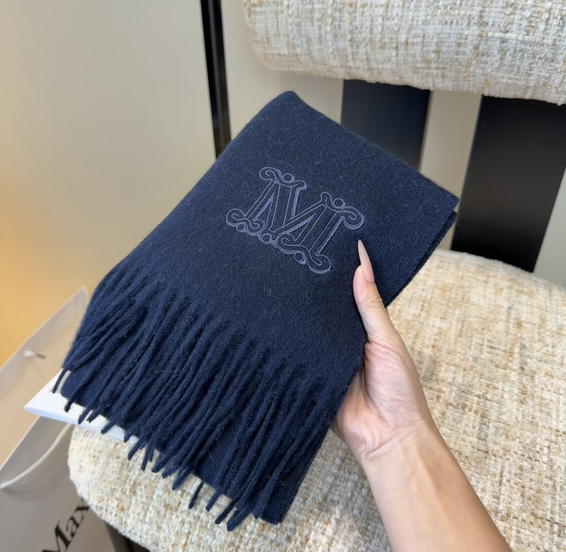 ✨MaxMara经典围巾❗来个硬货.麻溜的安排上.纯正出口❗原订单已经交货一批，其中一批刚过海关，直蹦英