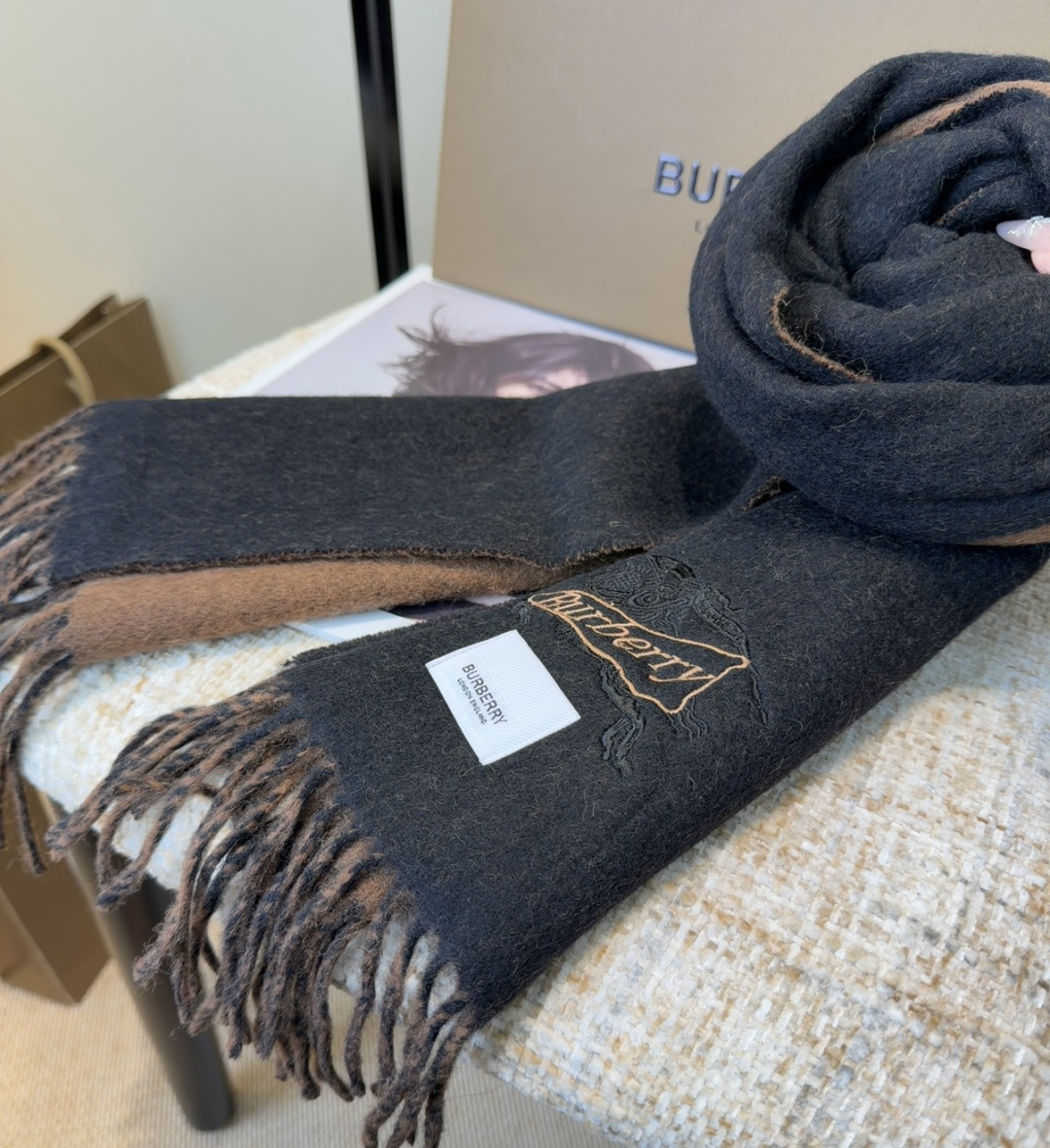 Burberry · 巴宝莉围巾❗️好看的要疯掉了，太有型太有魅力了❗️❗️非常斯文时尚的秋冬单品！真的