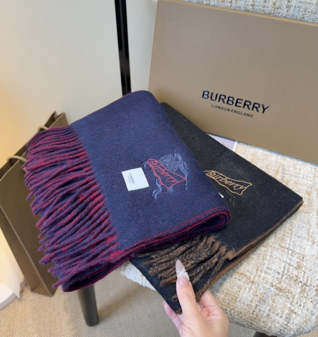 Burberry · 巴宝莉围巾❗️好看的要疯掉了，太有型太有魅力了❗️❗️非常斯文时尚的秋冬单品！真的