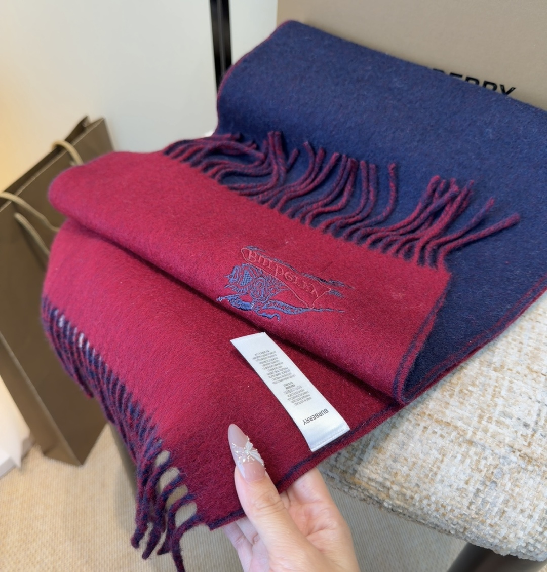 Burberry · 巴宝莉围巾❗️好看的要疯掉了，太有型太有魅力了❗️❗️非常斯文时尚的秋冬单品！真的