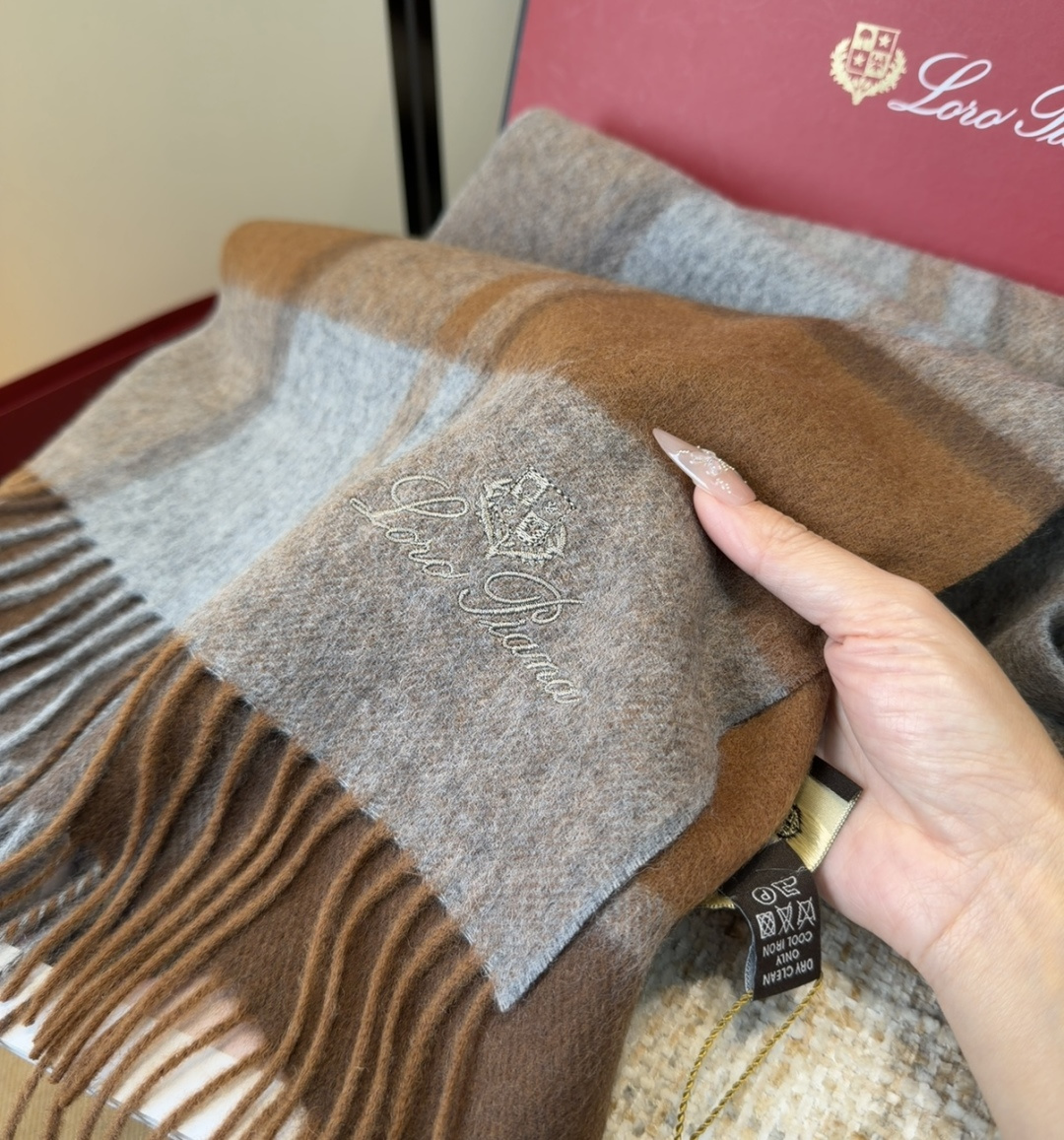 🆕Loro Piana · 【贸易公司尾单，极品山羊绒围巾披肩】送人自留都太高大上了😍重磅上新，爆款爆款