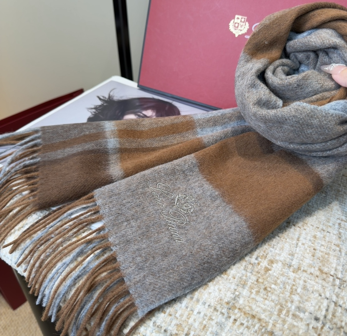 🆕Loro Piana · 【贸易公司尾单，极品山羊绒围巾披肩】送人自留都太高大上了😍重磅上新，爆款爆款