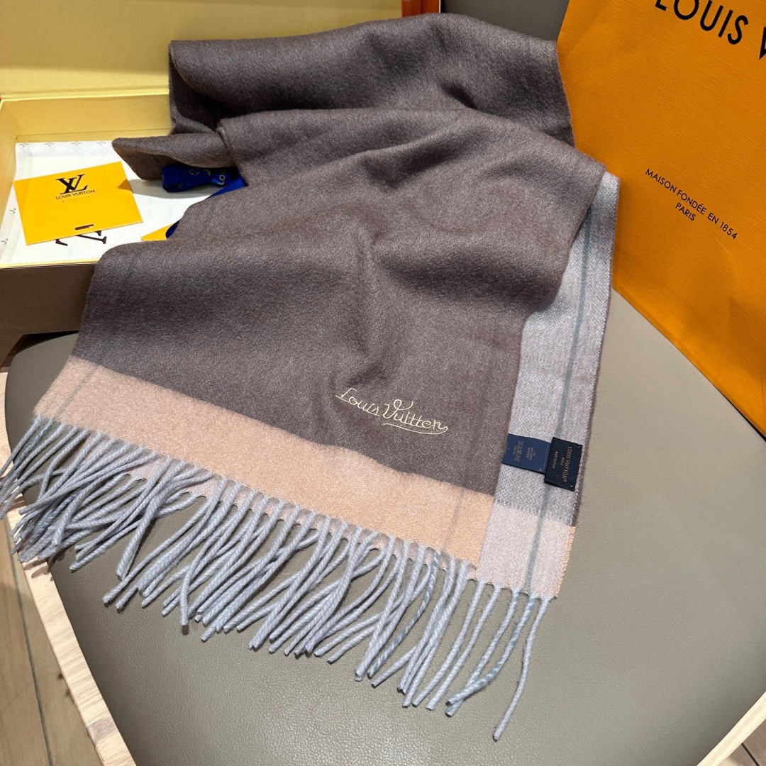 【▪️家属福利来了！！Lv 高端重磅围巾！】怒赞推荐，激动~！！下手绝对要快，同工艺难度大，超级无敌软糯