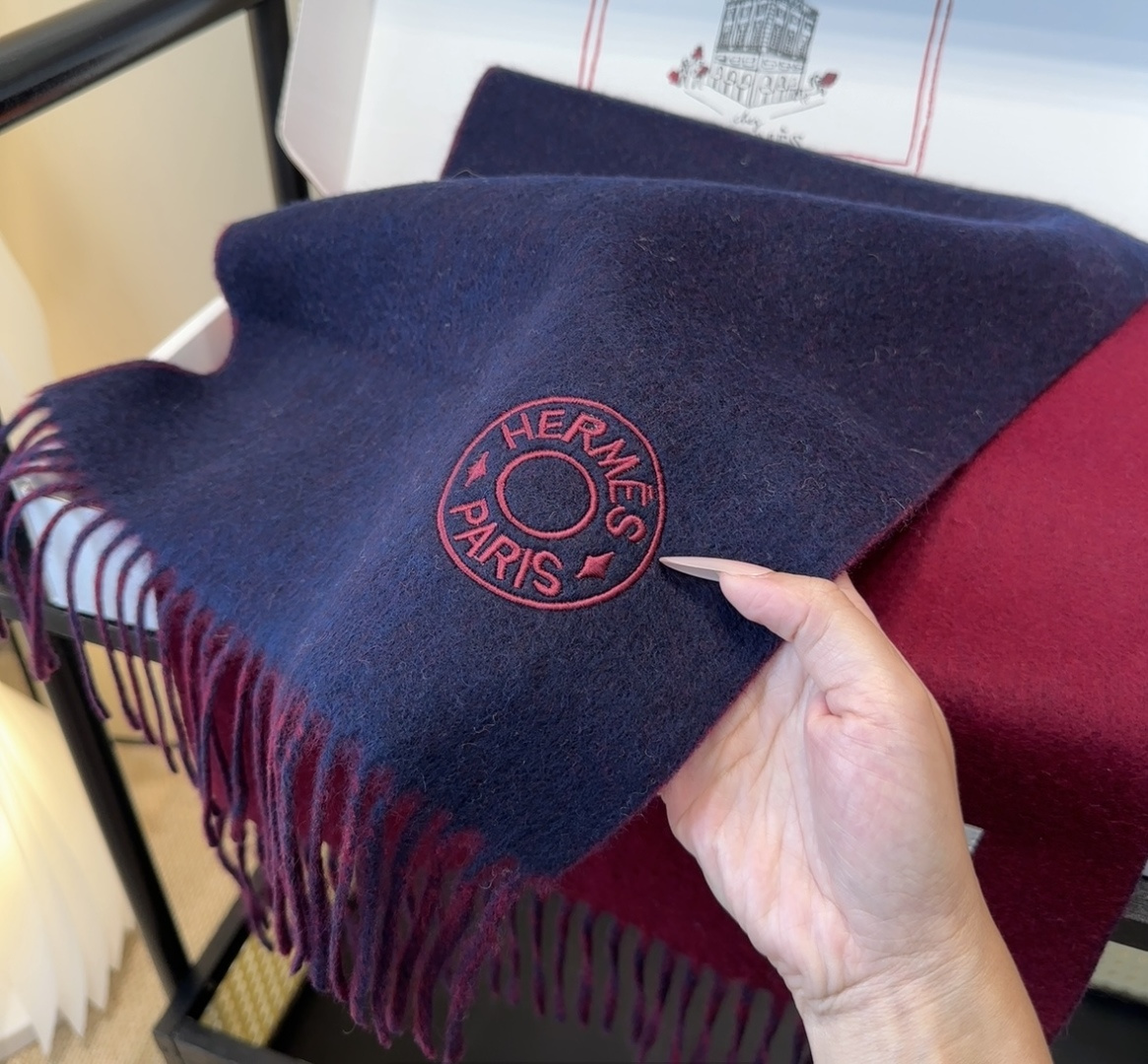 2025年Hermes · 爱马仕，难得一见的温柔配色，低调又不失优雅❗️】重点推荐❗️双边配色，一条围