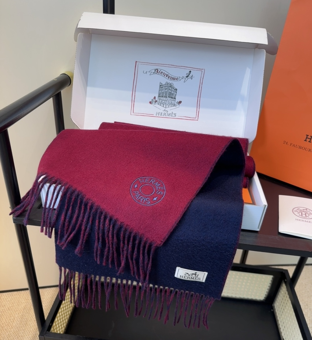 2025年Hermes · 爱马仕，难得一见的温柔配色，低调又不失优雅❗️】重点推荐❗️双边配色，一条围