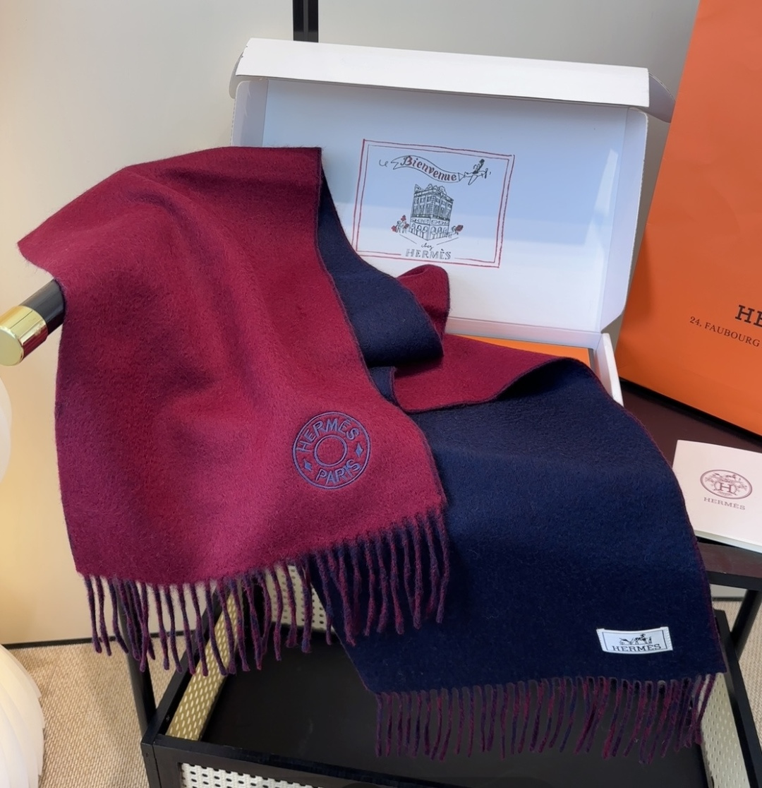 2025年Hermes · 爱马仕，难得一见的温柔配色，低调又不失优雅❗️】重点推荐❗️双边配色，一条围