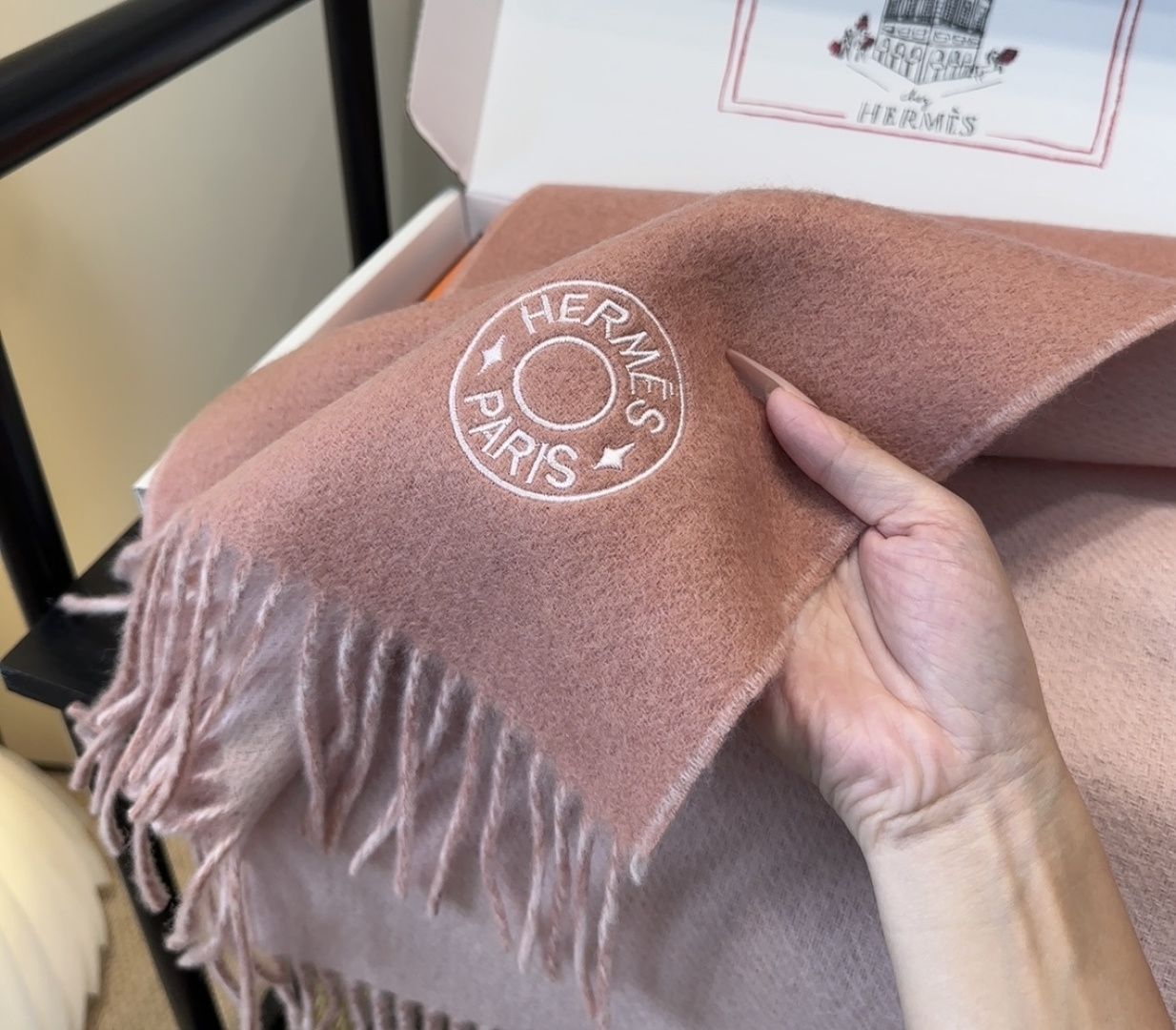 2025年Hermes · 爱马仕，难得一见的温柔配色，低调又不失优雅❗️】重点推荐❗️双边配色，一条围