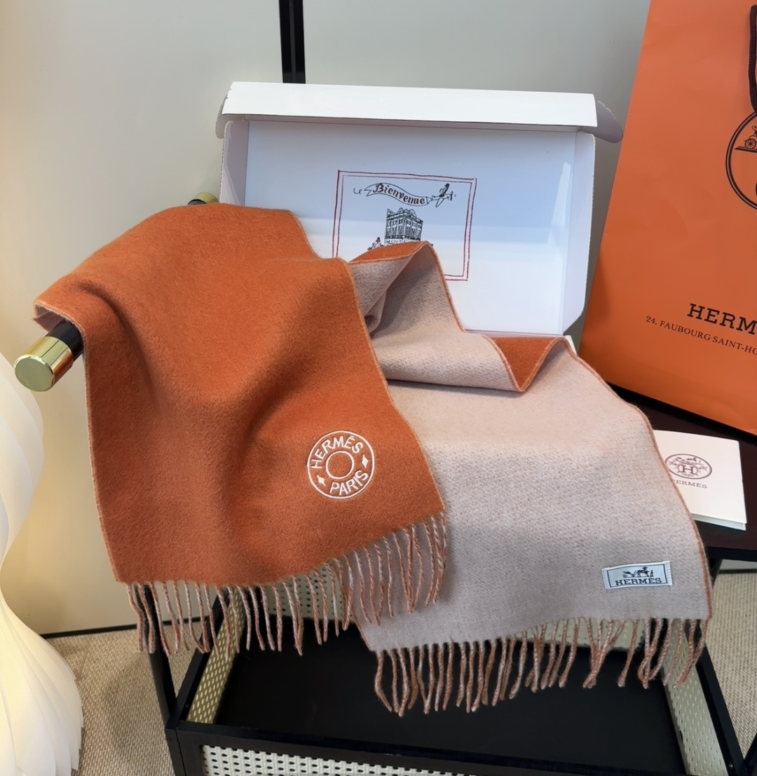 2025年Hermes · 爱马仕，难得一见的温柔配色，低调又不失优雅❗️】重点推荐❗️双边配色，一条围
