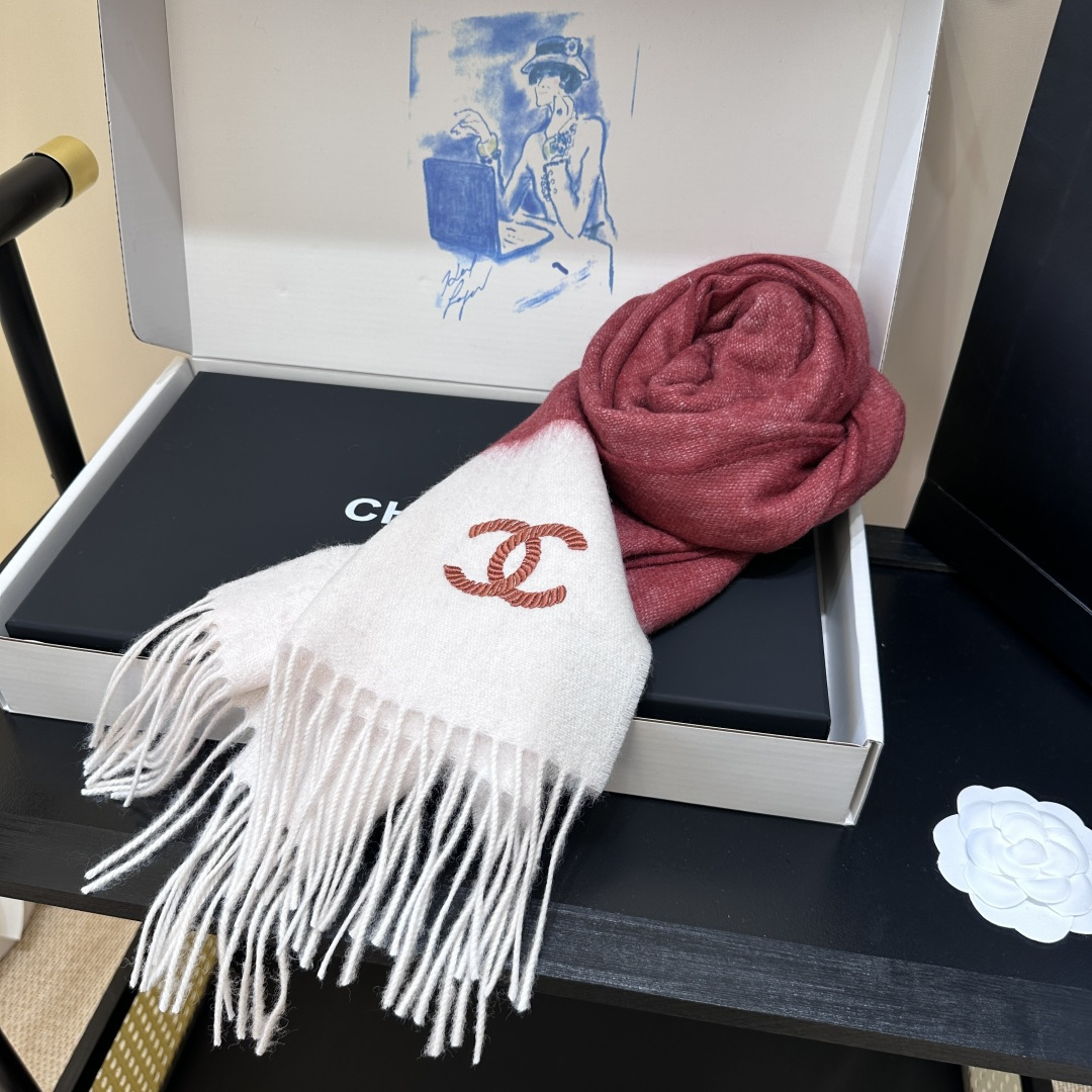 【▪Chanel · 香奈儿难得一见的温柔配色，超级迷恋❗️气质低调恬静又不失优雅❗️】重点推荐❗️高级