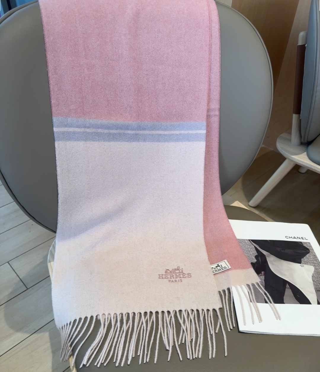 2025年Hermes · 爱马仕，难得一见的温柔配色，低调又不失优雅❗️】重点推荐❗️双边配色，一条围