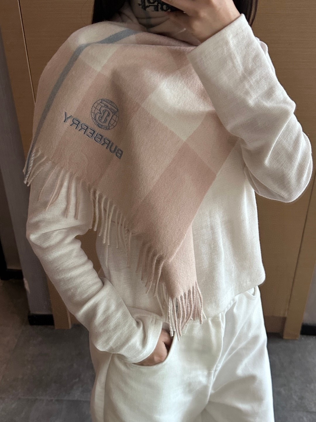 Burberry · 巴宝莉格子围巾❗️好看的要疯掉了，太有型太有魅力了❗️❗️非常斯文时尚的秋冬单品！