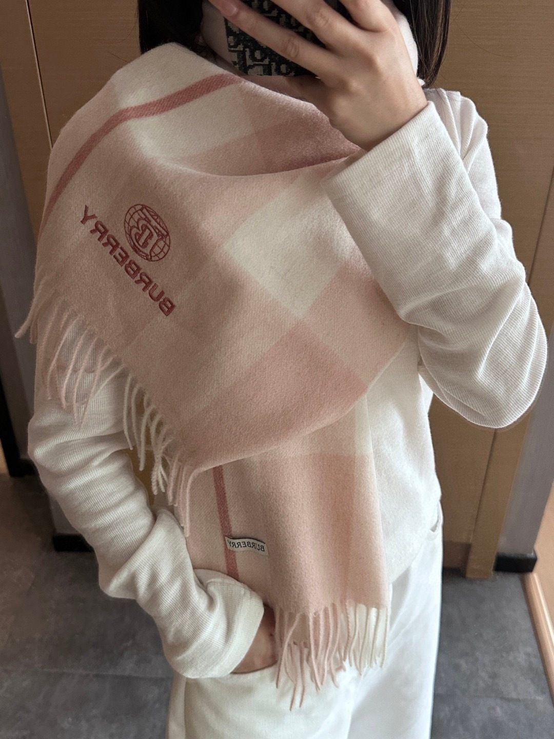 Burberry · 巴宝莉格子围巾❗️好看的要疯掉了，太有型太有魅力了❗️❗️非常斯文时尚的秋冬单品！