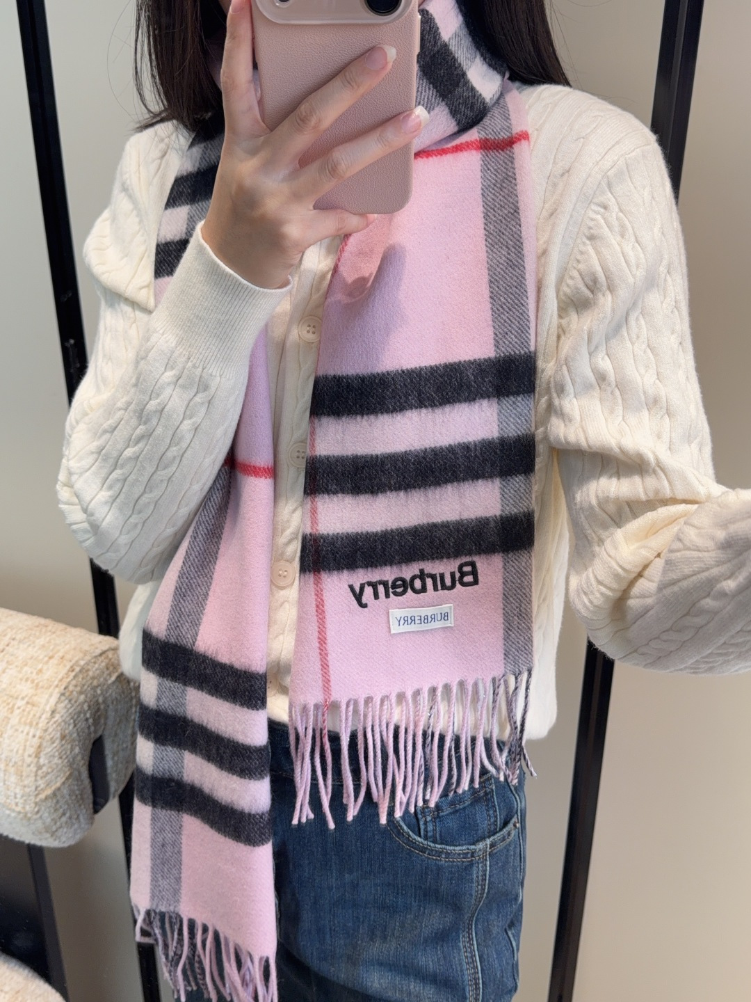 Burberry双面羊绒围巾！走量款，性超高！非常有格调的设计！180*30cm，羊绒混羊毛！是高雅艺术