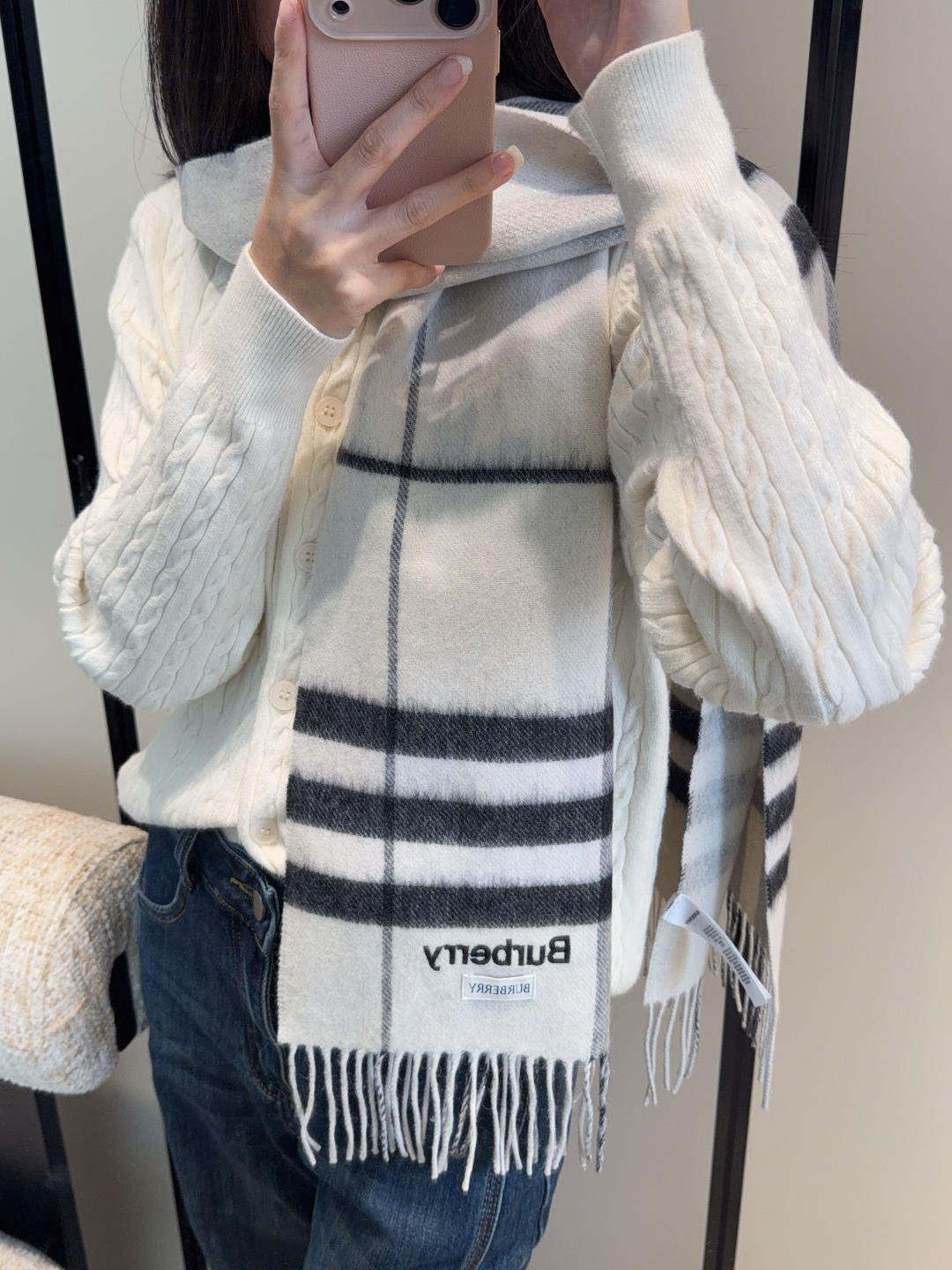 Burberry双面羊绒围巾！走量款，性超高！非常有格调的设计！180*30cm，羊绒混羊毛！是高雅艺术