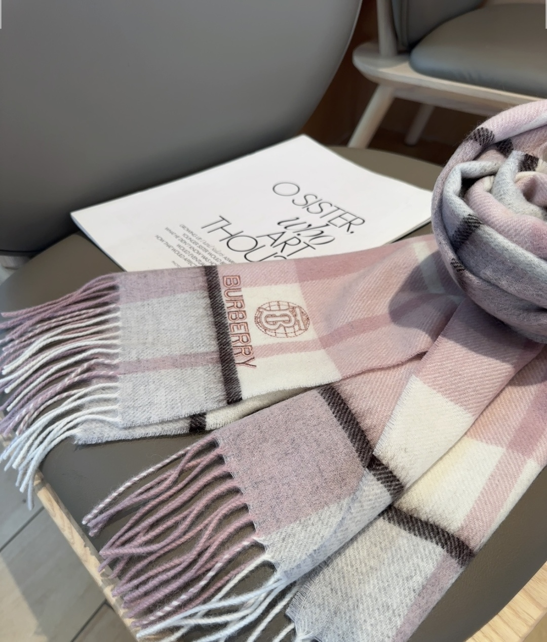 Burberry · 巴宝莉围巾❗️好看的要疯掉了，太有型太有魅力了❗️❗️非常斯文时尚的秋冬单品！真的