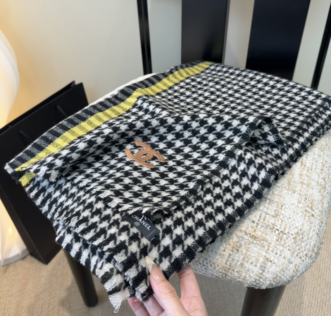 上新！2025秋冬香奈儿男女同款，同步，高端羊绒针织围巾！ 可正式，可随意，非常Classical的设计