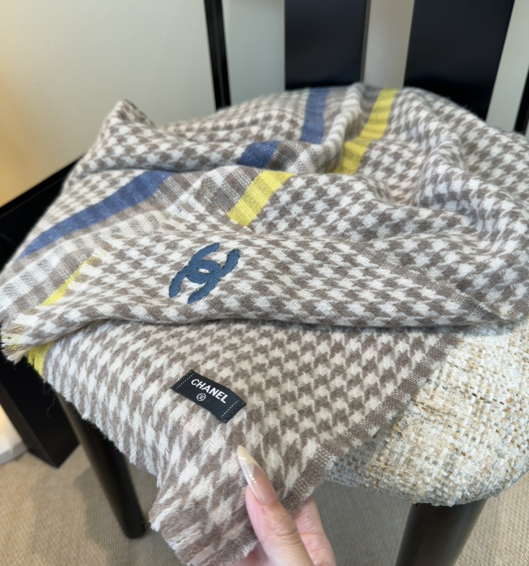上新！2025秋冬香奈儿男女同款，同步，高端羊绒针织围巾！ 可正式，可随意，非常Classical的设计