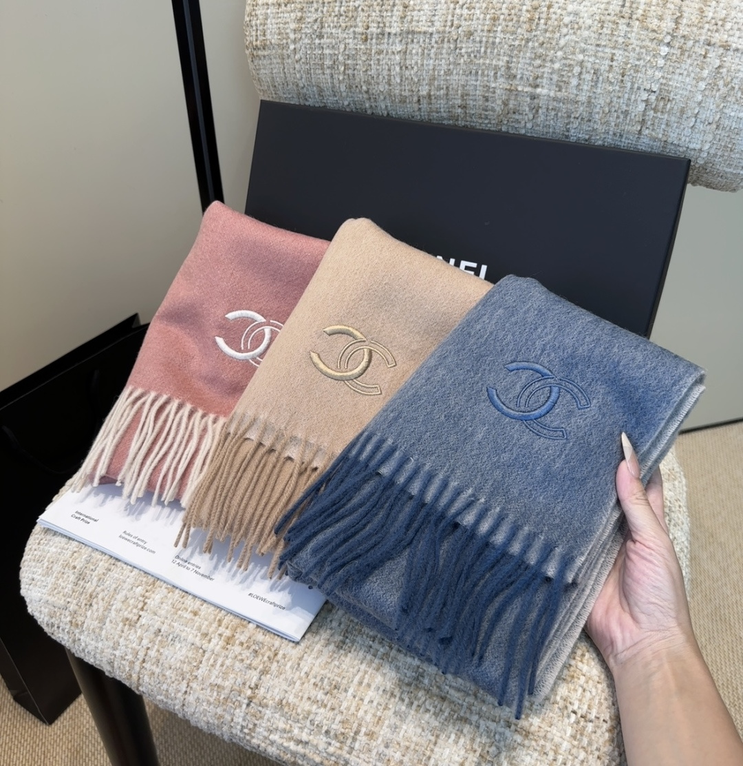 【▪Chanel · 香奈儿难得一见的温柔配色，超级迷恋❗️气质低调恬静又不失优雅❗️】重点推荐❗️高级