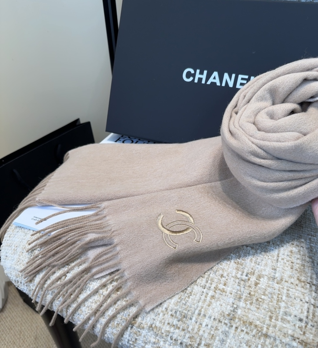 【▪Chanel · 香奈儿难得一见的温柔配色，超级迷恋❗️气质低调恬静又不失优雅❗️】重点推荐❗️高级