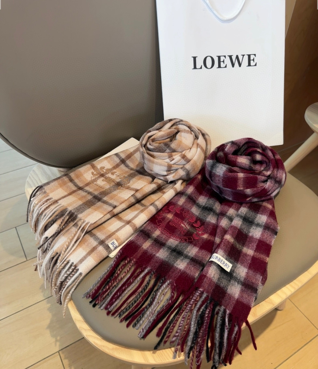 Burberry · 巴宝莉格子围巾❗️好看的要疯掉了，太有型太有魅力了❗️❗️非常斯文时尚的秋冬单品！