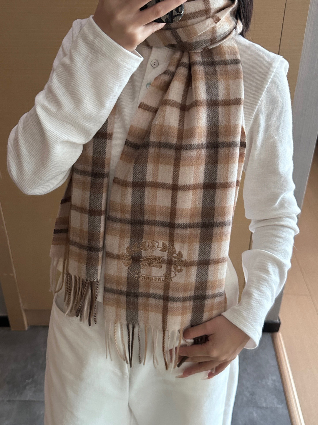 Burberry · 巴宝莉格子围巾❗️好看的要疯掉了，太有型太有魅力了❗️❗️非常斯文时尚的秋冬单品！