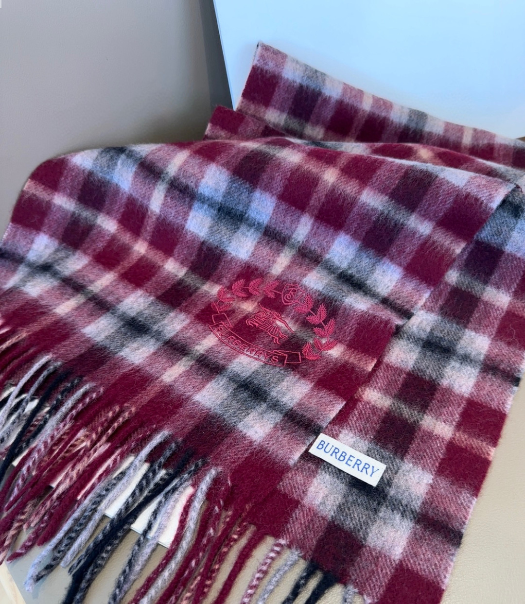 Burberry · 巴宝莉格子围巾❗️好看的要疯掉了，太有型太有魅力了❗️❗️非常斯文时尚的秋冬单品！