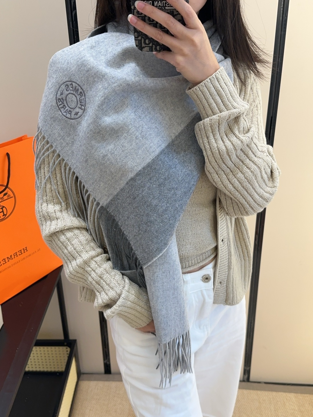 2025年Hermes · 爱马仕，难得一见的温柔配色，低调又不失优雅❗️】重点推荐❗️双边配色，一条围