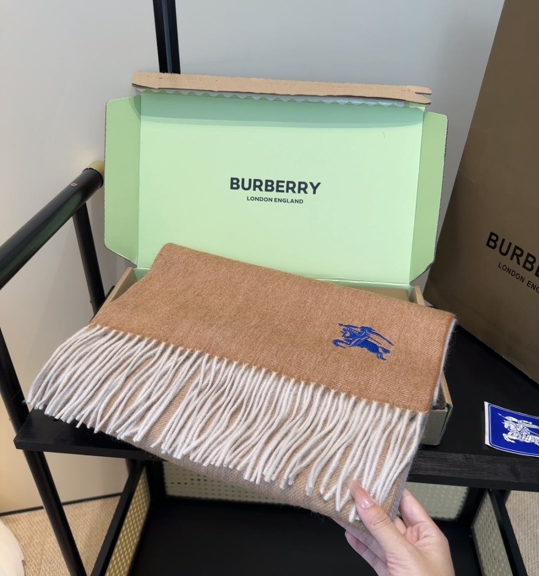 【▪️家属福利来了！！巴宝莉高端重磅男士围巾！】怒赞推荐，激动~！！下手绝对要快，同步专柜，最高端的男士