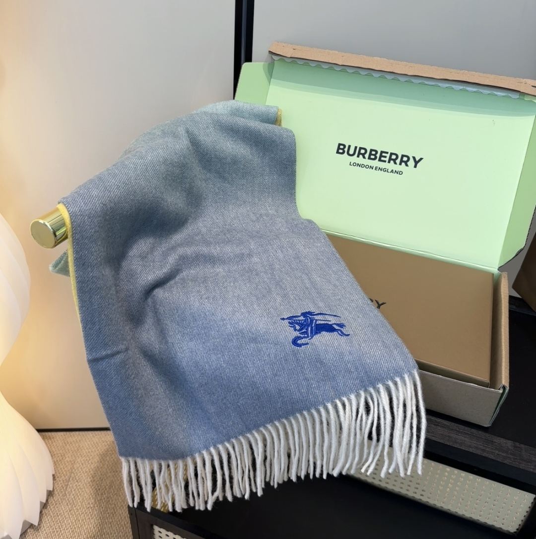 【▪️家属福利来了！！巴宝莉高端重磅男士围巾！】怒赞推荐，激动~！！下手绝对要快，同步专柜，最高端的男士