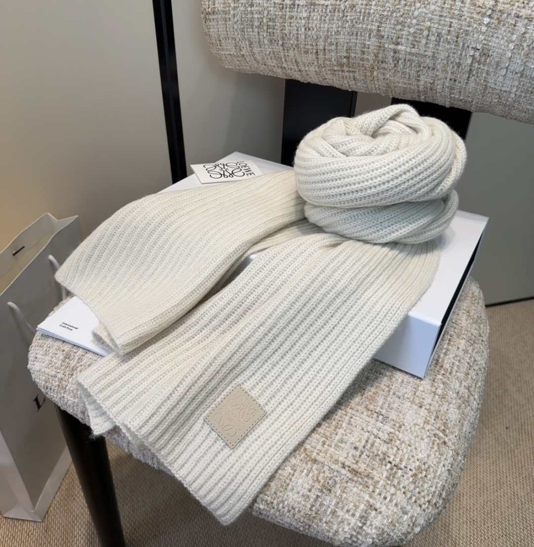 罗意威难得一见的针织单品，温柔配色，超级迷恋❗️气质低调恬静又不失优雅❗️】重点推荐❗️一秒心动啊！！！